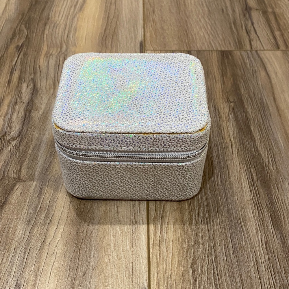 Iridescent White Compact Jewelry and Card Case
